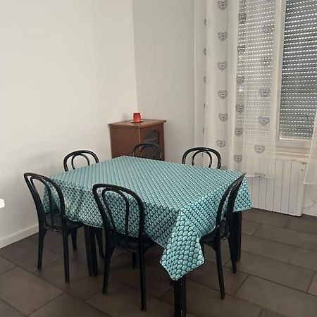 Superbe Appartement Avec Parking Gratuit Vaulx-en-Velin Exteriér fotografie